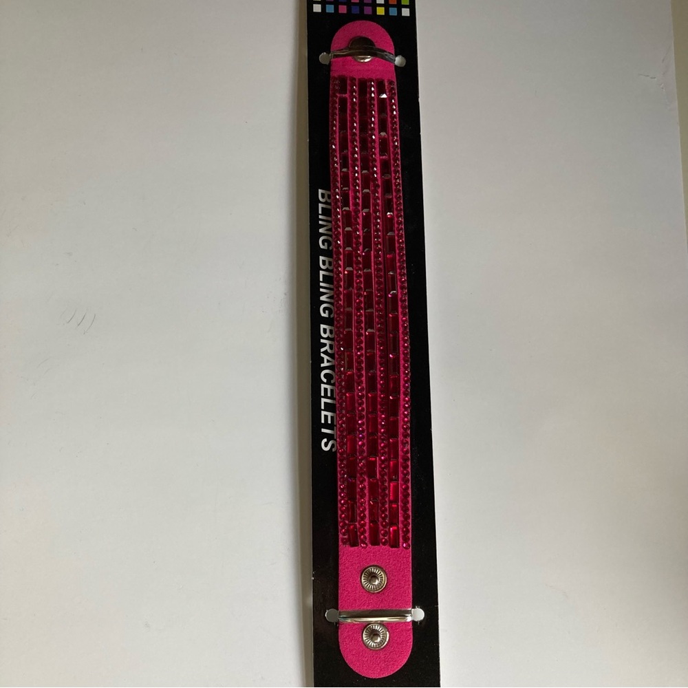 NWT Fuchsia Pink Beaded Snap Bracelet - Picture 6 of 12